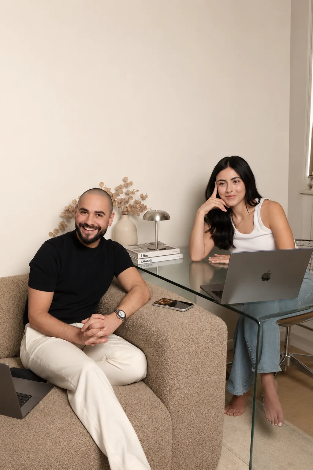 Investisseurs niçois pilotant un projet immobilier à distance sur la Côte d'Azur